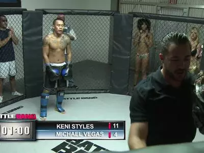 Heiße Schlampe mit riesigen Brüsten wird gevögelt